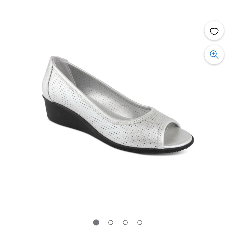 KAREN SCOTT Womens Silver Perforated Padded Yaritza Peep Toe Wedges